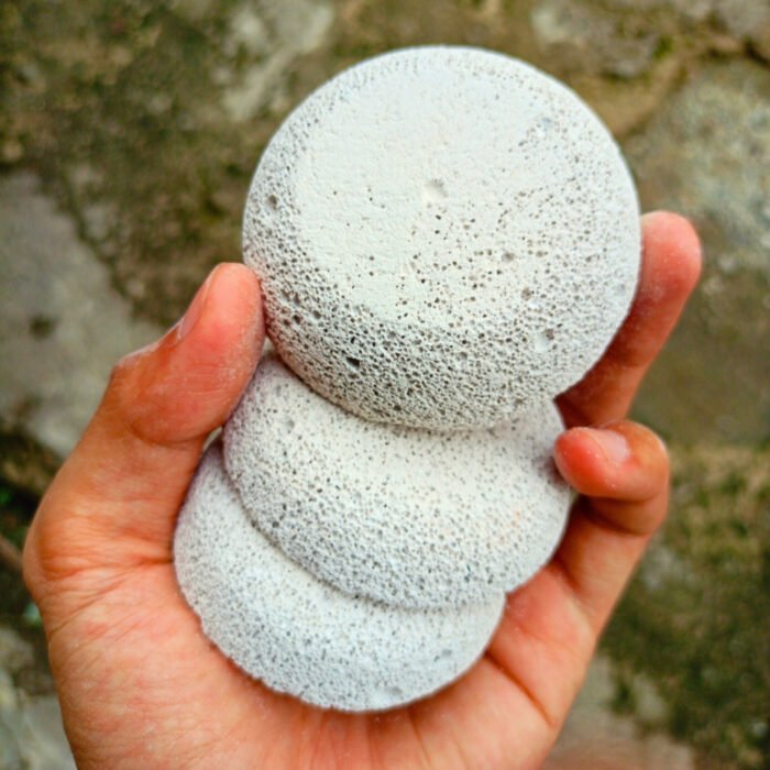 IVARON Batu Apung Gosok Kaki & Badan Lava Stone Penghilang Sel Kulit Mati - Image 6